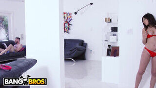 BANGBROS - Ella Knox beleül a farokba