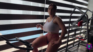 yinyleon - Csöcsös latin milf fenékbe kefélve