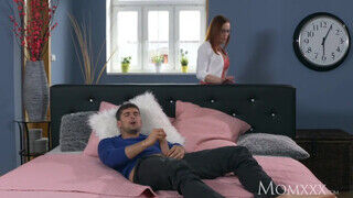 Mom XXX - Vörös csöcsös milf ráment a faszra