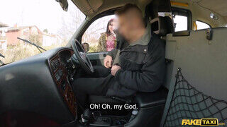 Fake Taxi Driver - Tetkós zsenge pipi kiéhezett a taxiban