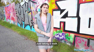 Public Agent - Mina a méretes fenekű fiatal