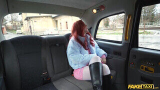 Fake Taxi - Porno zsenge vörös hajú csaj