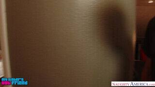 Kennedy Leigh és Ashlyn Molloy édeshármasban közösülnek - Naughty America