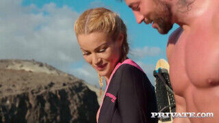 Private com - Cherry Kiss a csábos szörfös szuka