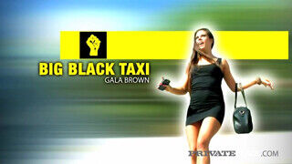 Gala Brown a taxiban kúrel