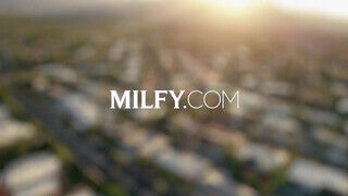MILFY - Penny Barber cunija bekúrva