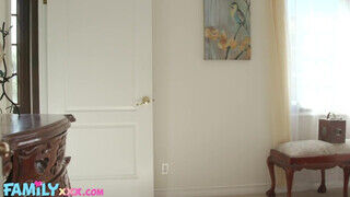 FAMILYXXX - Natalia Nix a vékony fiatal lotyó