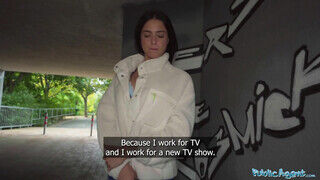 Public Agent - Charlotte Lapiedra a csinos brazil bige