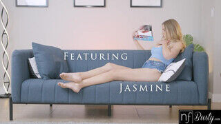 Jasmine Daze a gigantikus cickós tini szuka
