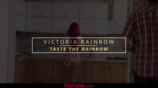 Victoria Rainbow a vadító vékony milf