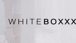 WhiteBoxxx - Sarah Kay gyöngéd kamatyolása