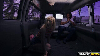 BANGBROS - Minxx Marley megkúrva a kisbuszban