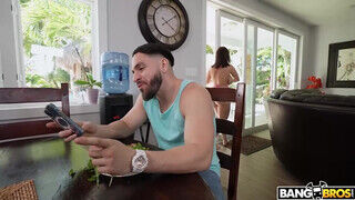 BANGBROS - Crystal Chase a nagy didkós latin amerikai pipi