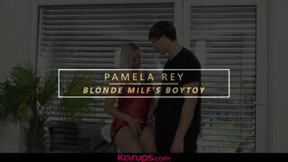 Karups - Pamela Ray a hatalmas cickós érett nő