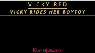 Vicky Red tinédzser ürgével kúr