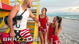 BRAZZERS - MacKenzie Mace és Kylie Rocket a vadító vízimentő csajok