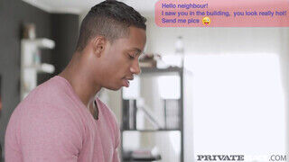 Private Interracial - Anita Bellini kinyalva és megkefélve