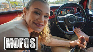 MOFOS - Chloe Rose szereti a erőszakos pélót