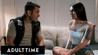 ADULT TIME - Khloe Kay a travi csajszi