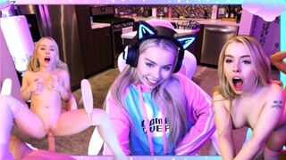 Haley Spades a csinos gamer csaj