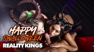 REALITY KINGS - Sisi Rose és Anna Claire Clouds farsangi kefélése