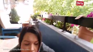 Lara Bergmann forró baletli cumizása megkúrelva méretes faszal