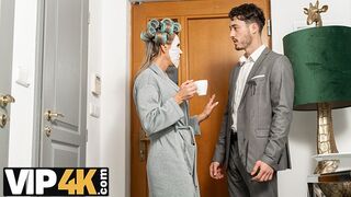 Az érett világos szőke francia mami újra csábít tini fickót